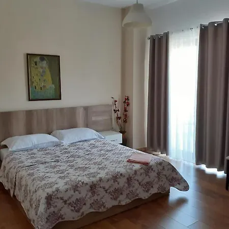 Roberto Hotell Korça