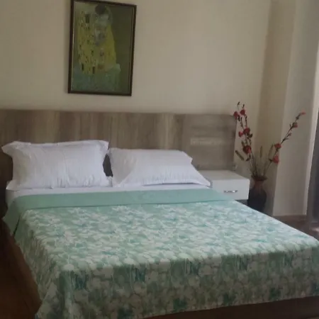 Roberto Hotel *