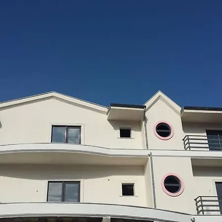Hotel Roberto *