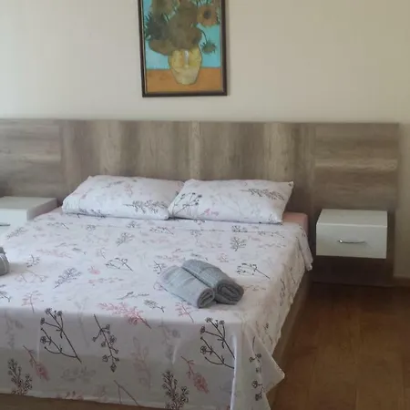 Отель Roberto *